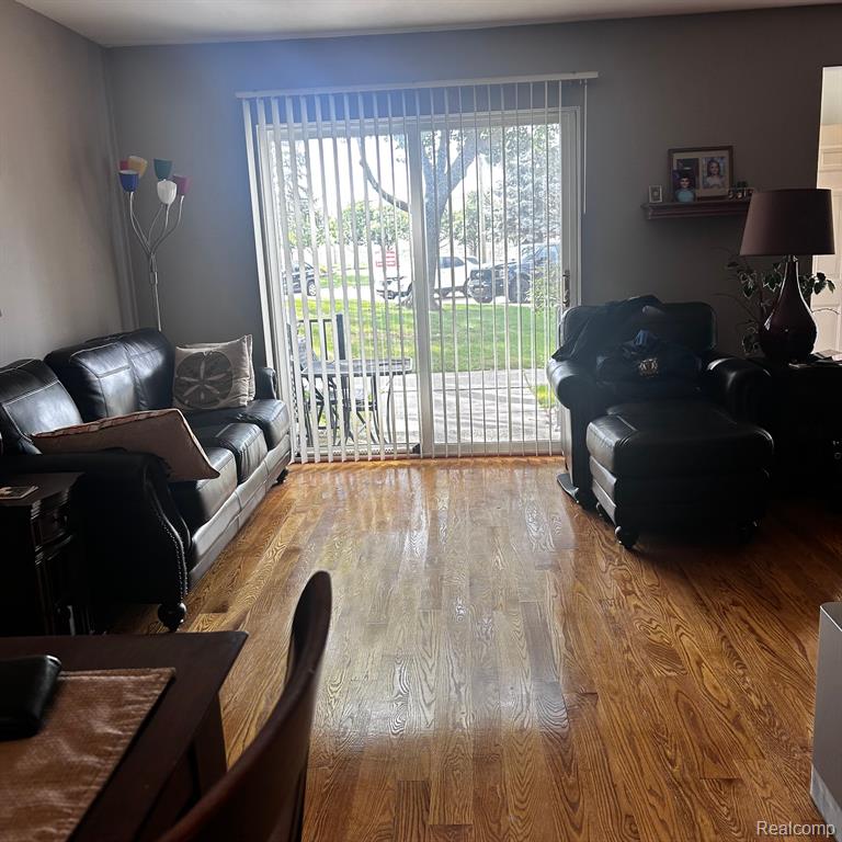 8514 HAMPSHIRE Drive, Sterling Heights, MI 48313 — Photo 11