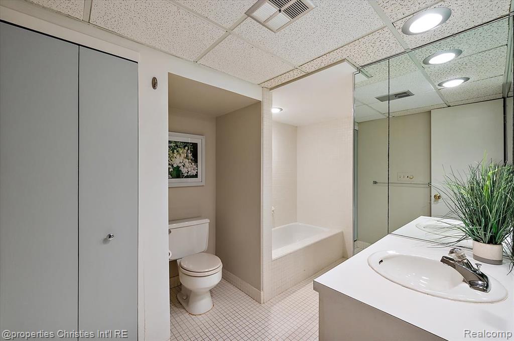 971 Stratford Lane, 22, Bloomfield Hills, MI 48304 — Photo 48