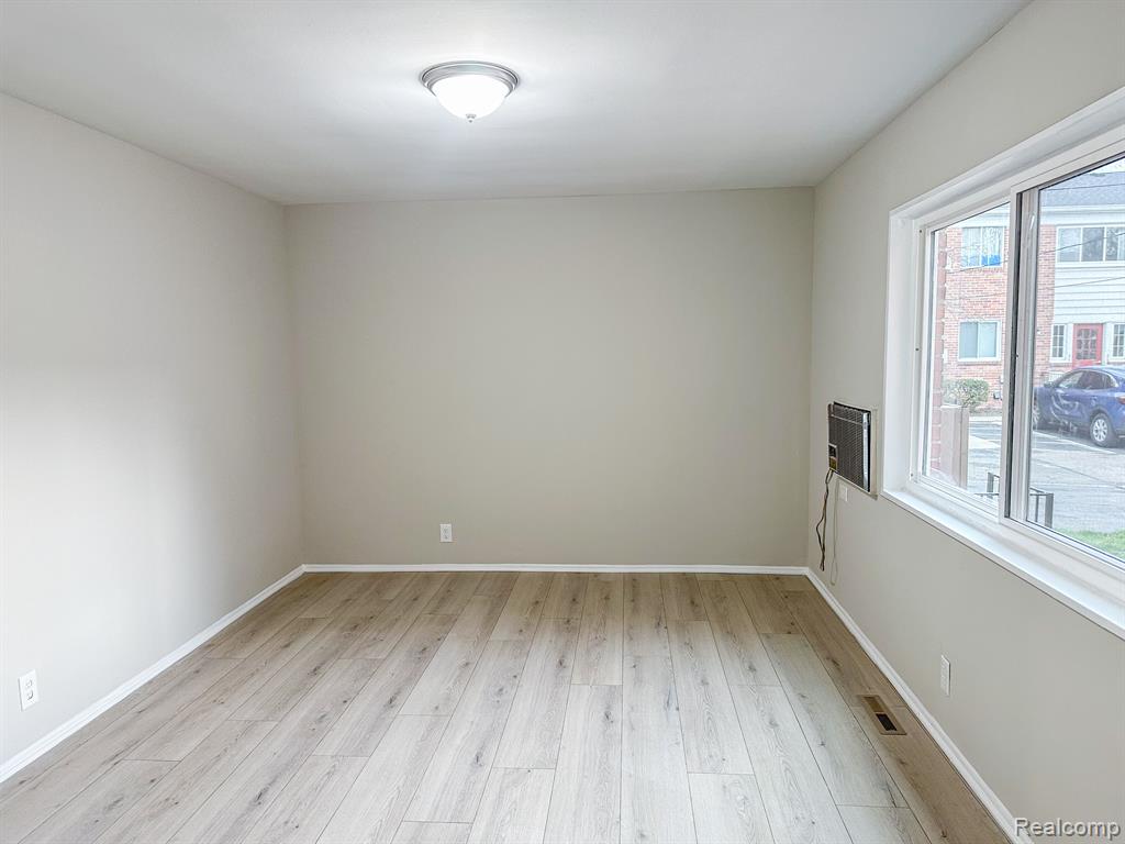 32718 GRAND RIVER Avenue, D3, Farmington, MI 48336 — Photo 10