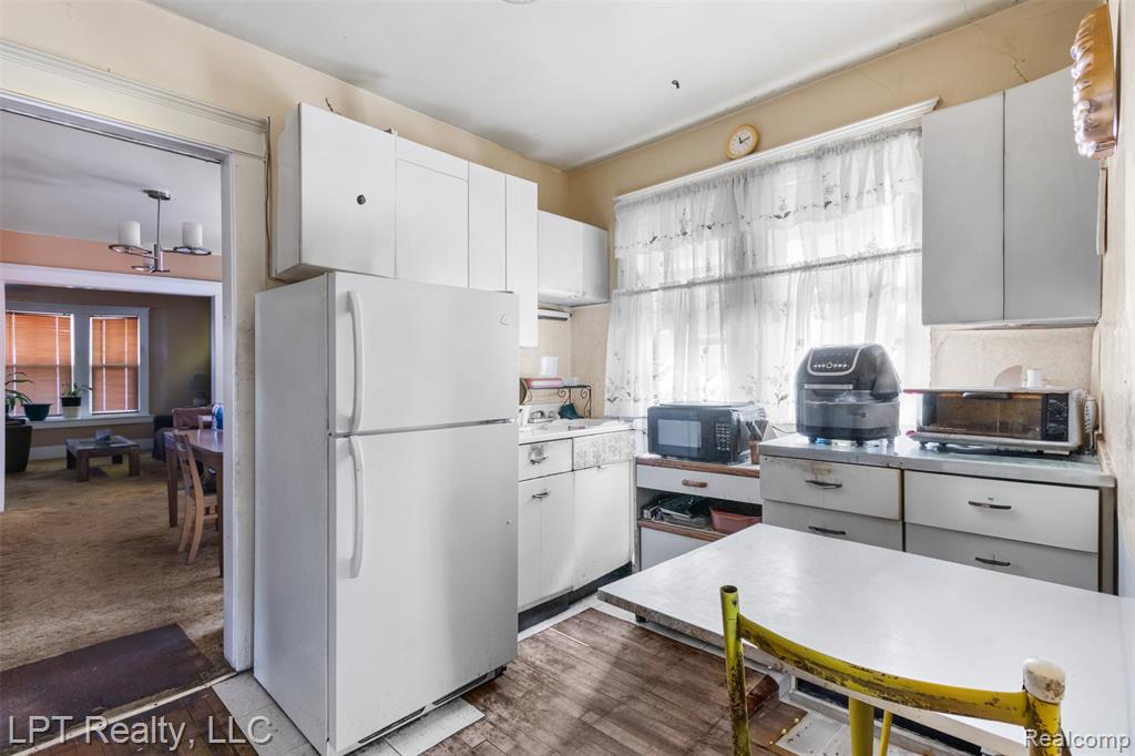 4037 Bewick Street, Detroit, MI 48214 — Photo 12