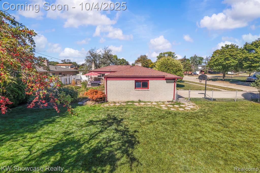 8644 Independence Drive, Sterling Heights, MI 48313 — Photo 24