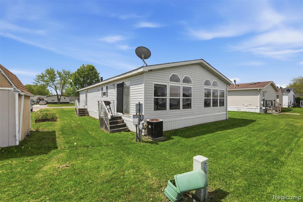 29220 Tanglewood, Flat Rock, MI 48134 — Photo 15