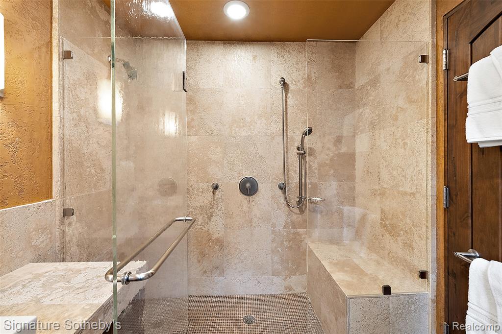 7357 LINDENMERE Drive, Bloomfield Hills, MI 48301 — Photo 45