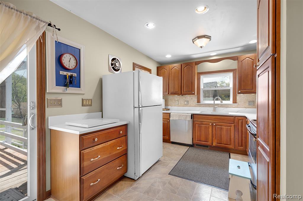 22827 Meridian Road, Grosse Ile, MI 48138 — Photo 27