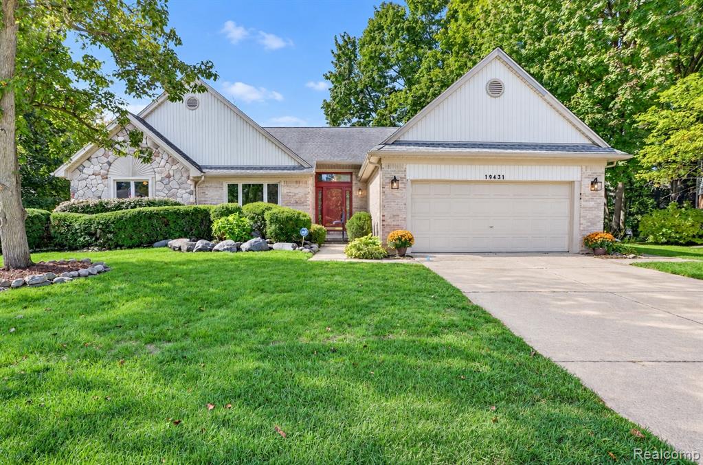 19431 Southampton Drive, Livonia, MI 48152