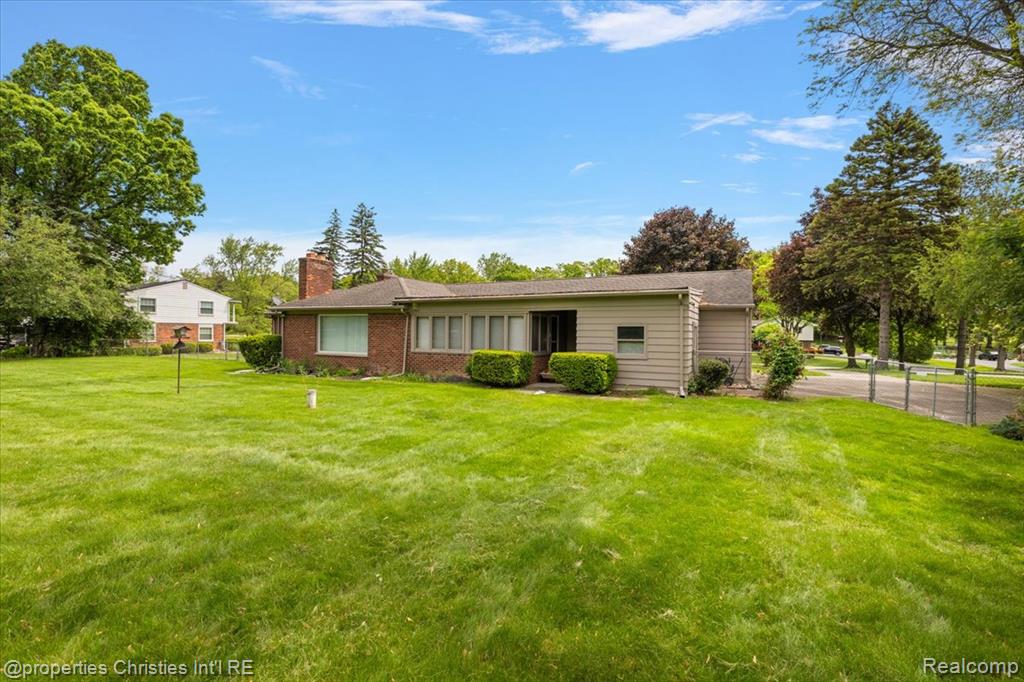 5252 Doherty Drive, West Bloomfield, MI 48323 — Photo 29
