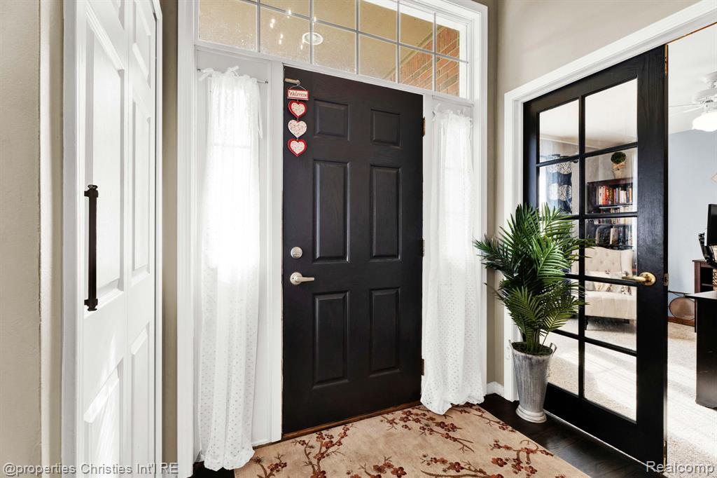 8410 S Shore Drive, Clarkston, MI 48348 — Photo 4
