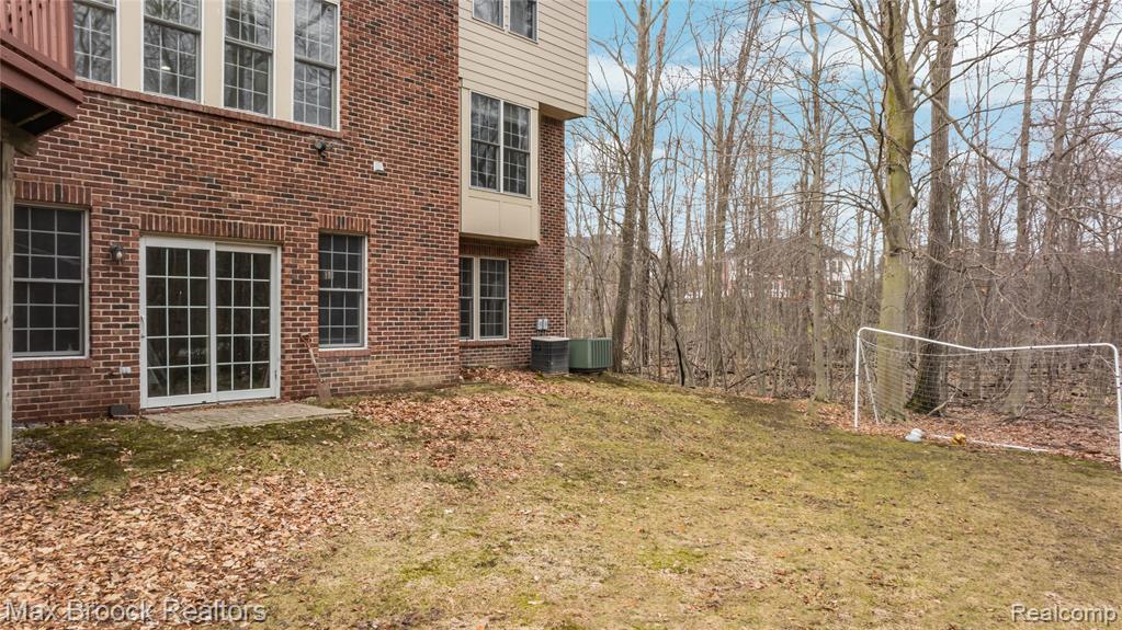 7083 Chatham Court, West Bloomfield, MI — Photo 72
