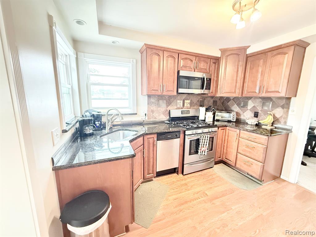 9222 FOX Avenue, Allen Park, MI 48101 — Photo 3