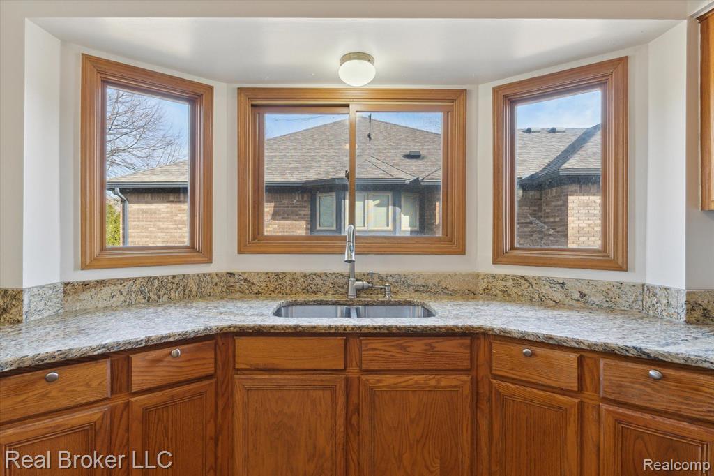 47095 STONY BROOK Drive, Macomb, MI 48044 — Photo 17