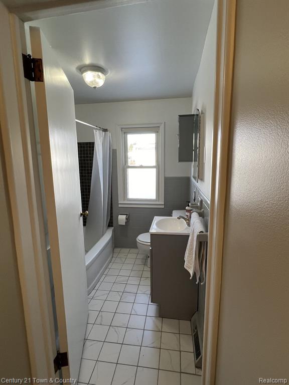 697 E ANNABELLE Avenue, Hazel Park, MI 48030 — Photo 12