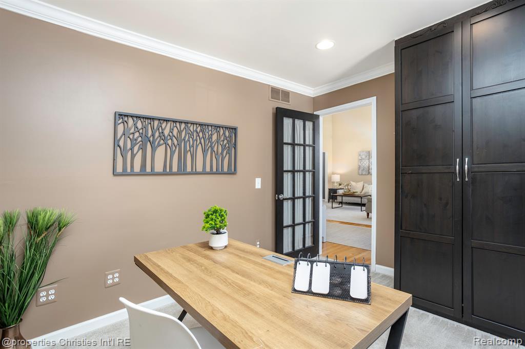 45571 IRVINE Drive, Novi, MI — Photo 9