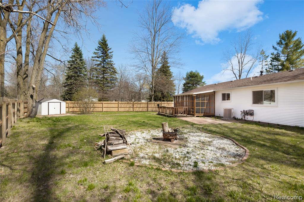 5837 Lakeshore Road, Fort Gratiot, MI 48059 — Photo 32