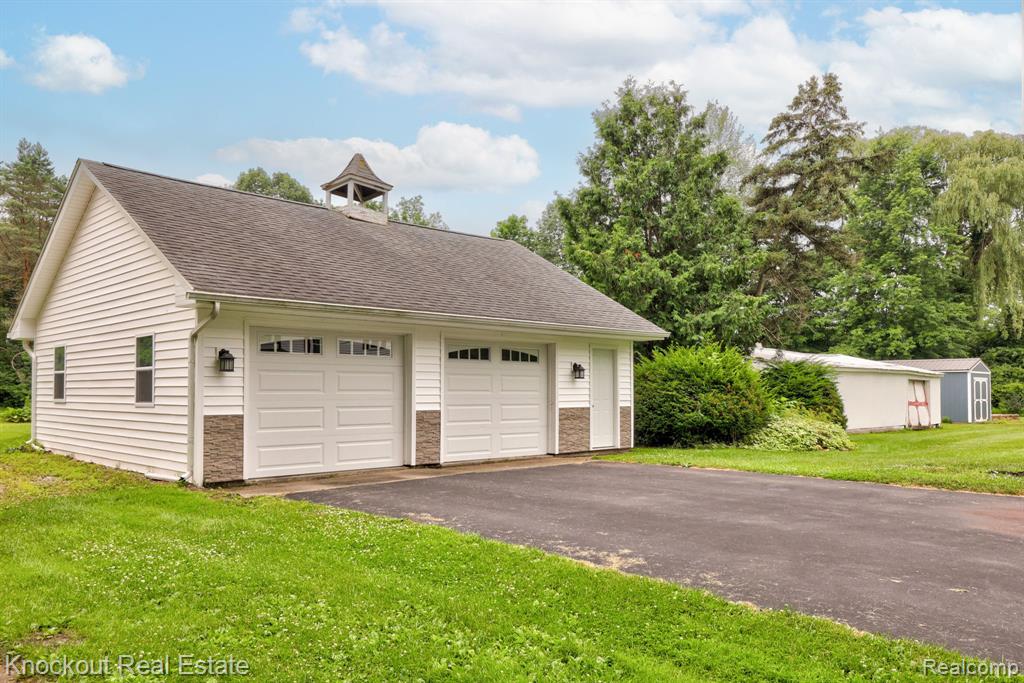 6814 Curtis Road, Bridgeport, MI 48722 — Photo 38