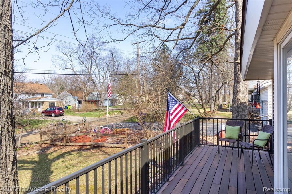 580 Elkinford Drive, White Lake, MI 48383 — Photo 32