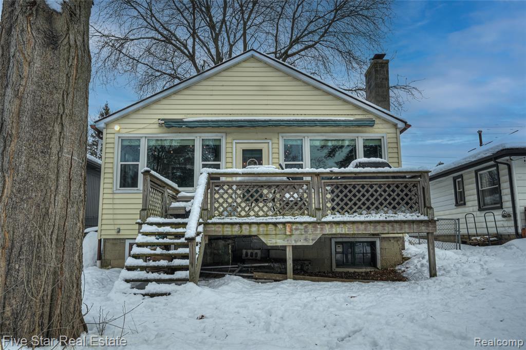 8421 Lagoon Street, Commerce Twp, MI 48382 — front exterior