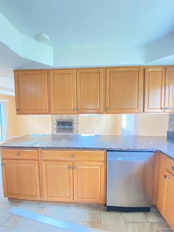5080 Abington Drive, Troy, MI 48085 — Photo 14