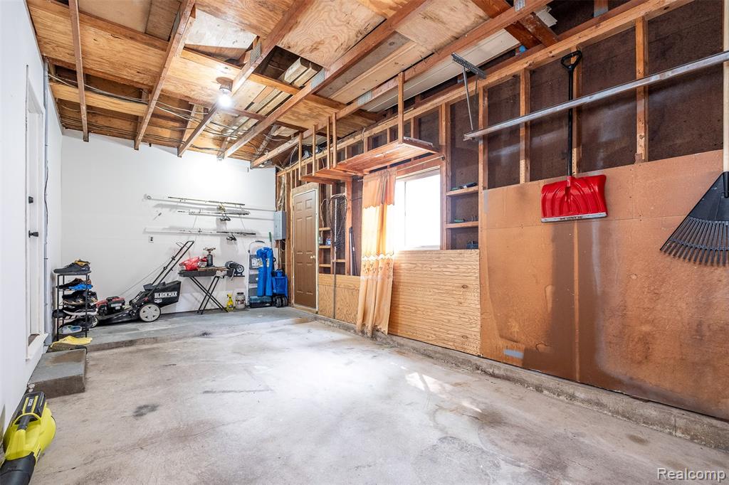 39856 Parklawn Drive, Sterling Heights, MI 48313 — Photo 43