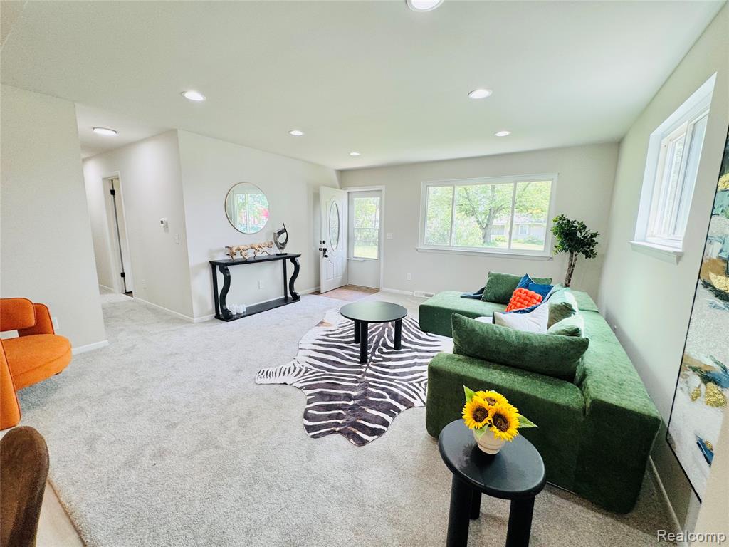 4880 Forest Avenue, Waterford, MI 48328 — Photo 4