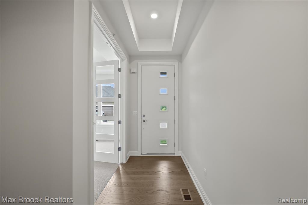 7477 Gramercy Circle, 17, West Bloomfield, MI — Photo 3