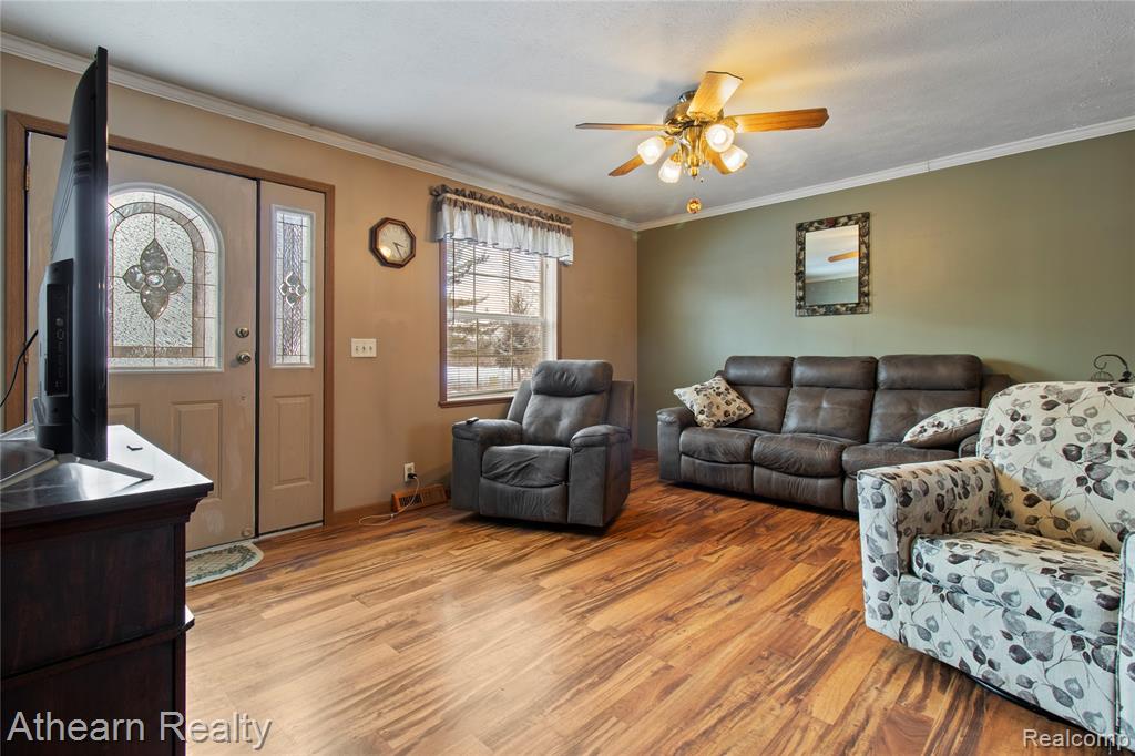 9023 Circle Lake Drive, Grand Blanc, MI 48439 — Photo 8