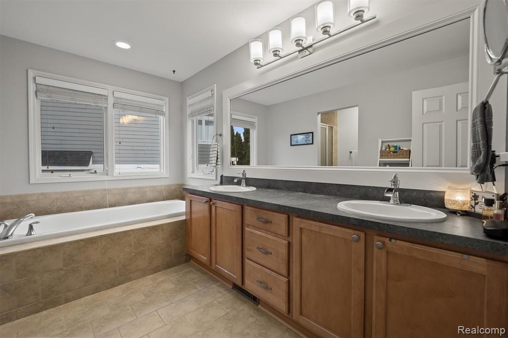 6135 Strawberry Circle, Commerce Twp, MI 48382 — Photo 15
