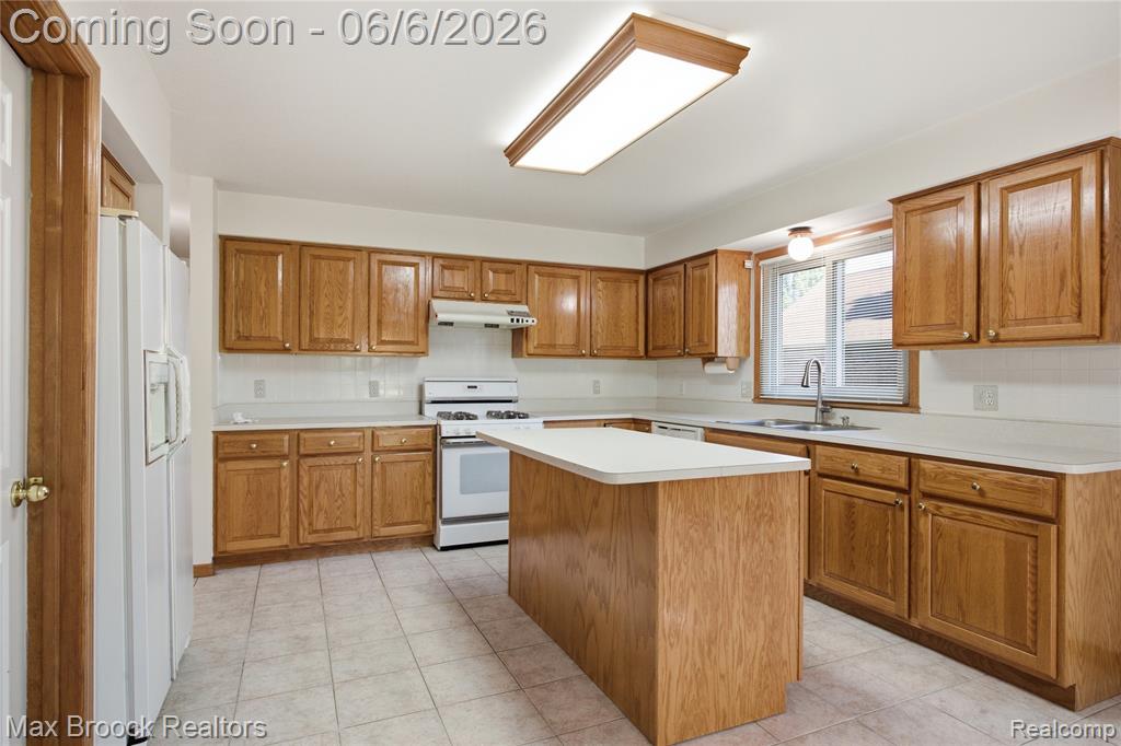 46547 Glen Eagle Drive, Utica, MI 48315 — Photo 18