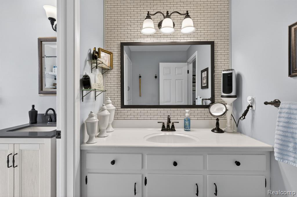 4369 Dixon Drive, Swartz Creek, MI 48473 — Photo 33