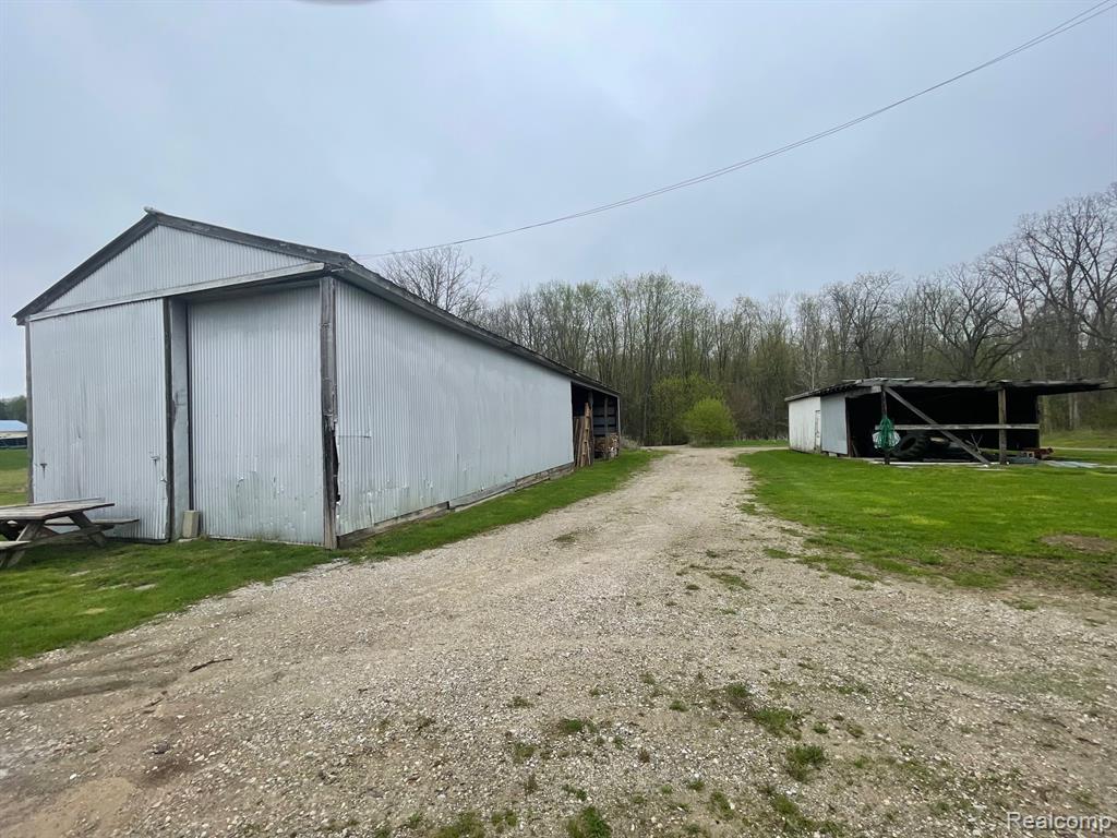 8261 Fenton Road, Grand Blanc, MI 48439 — Photo 9
