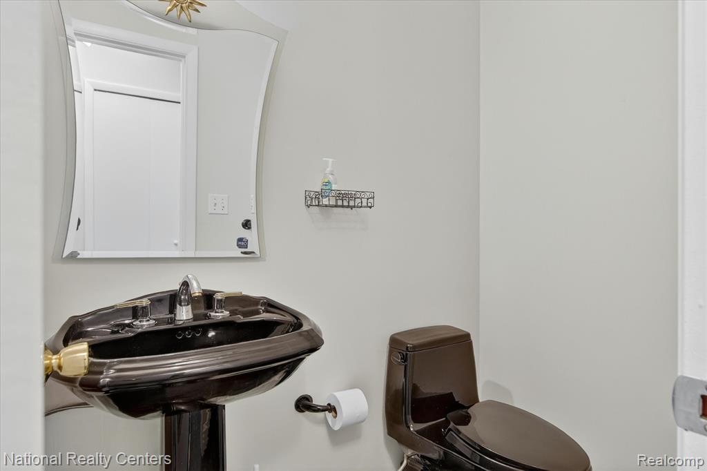 21730 Riverview Drive, Beverly Hills, MI 48025 — Photo 16