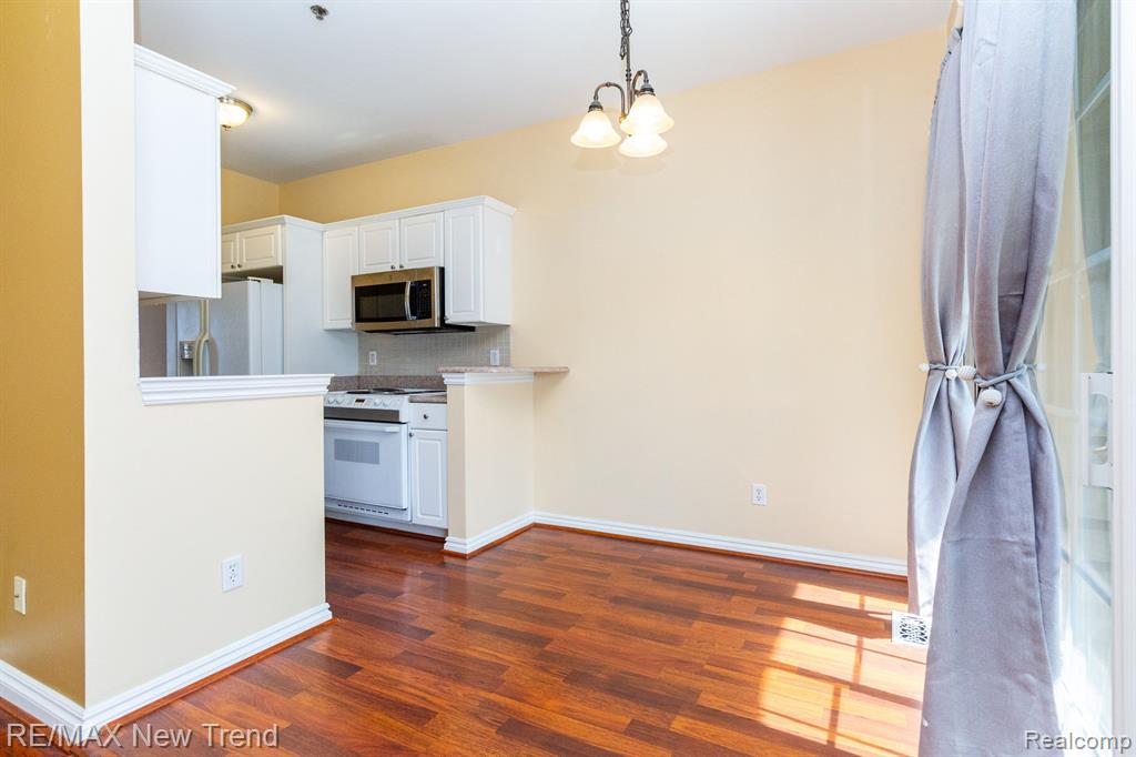 1611 E LAKEVIEW Lane, Canton, MI 48187 — Photo 11