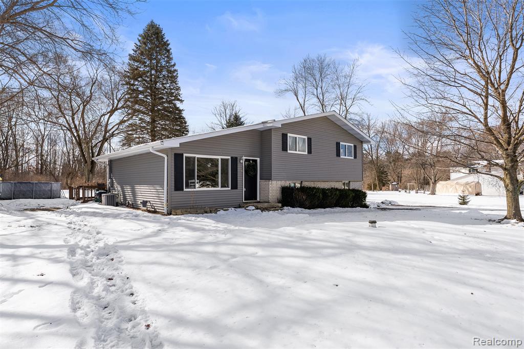 7067 Stanley Rd Road, Flushing, MI 48433 — Photo 2