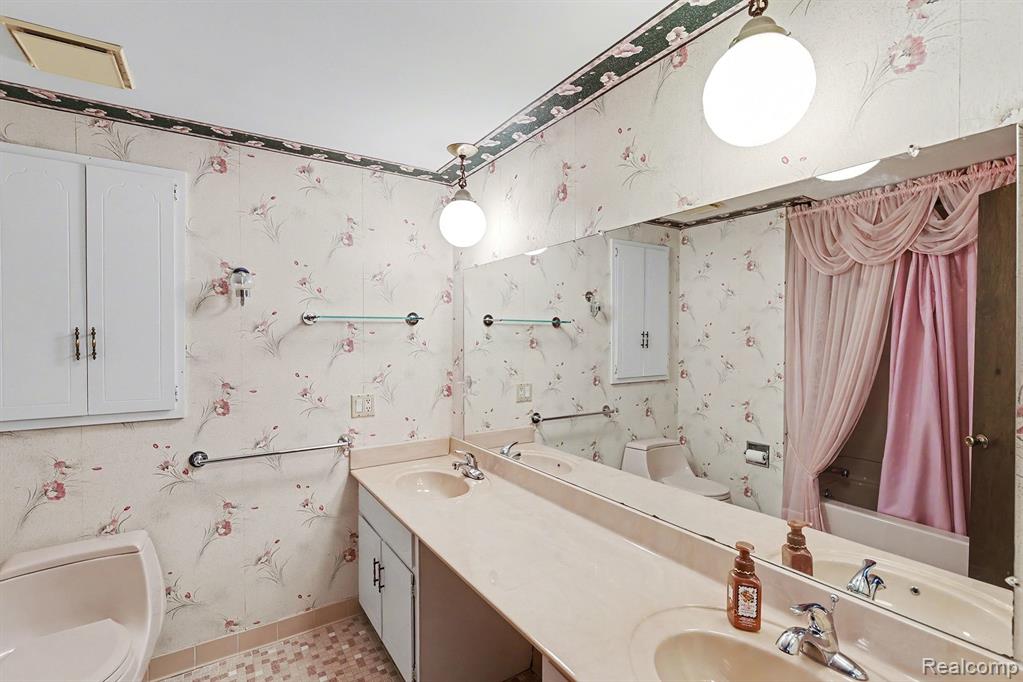 4135 Rose Mary Drive, Sterling Heights, MI 48310 — Photo 16