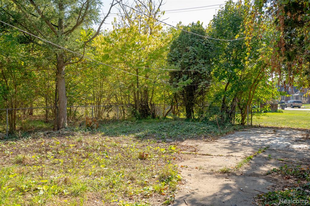 9833 Berkshire Street, Detroit, MI 48224 — Photo 17