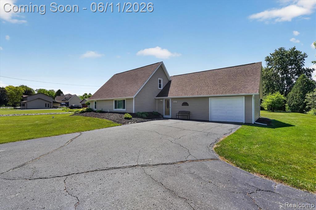 5464 E Maple Avenue, Grand Blanc, MI 48439 — Photo 3