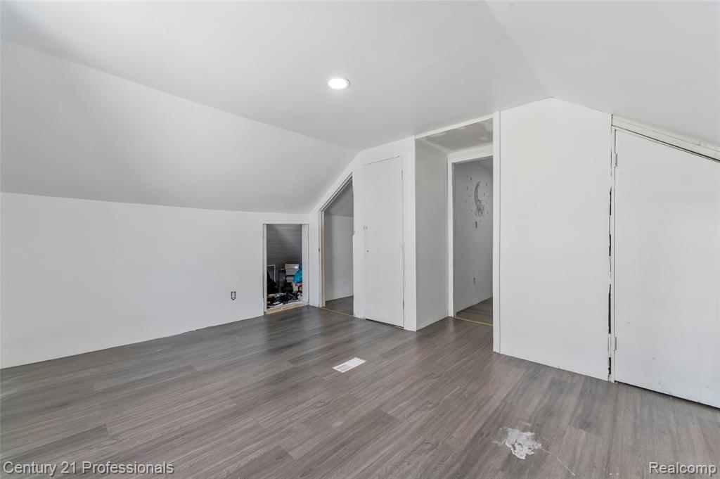 8040 Plainview Avenue, Detroit, MI 48228 — Photo 12
