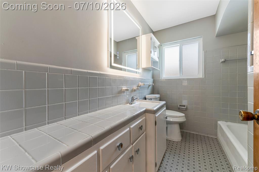 8936 Merriman Road, Livonia, MI 48150 — Photo 29