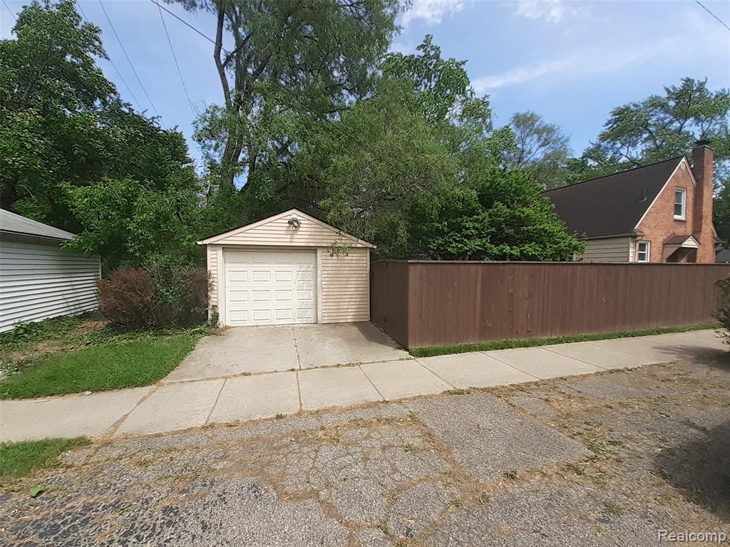 4418 S VERONA Circle, Royal Oak, MI 48073 — Photo 12