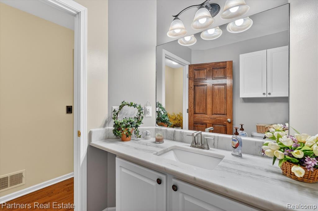 112 Summer Shade Drive, Howell, MI 48843 — Photo 12