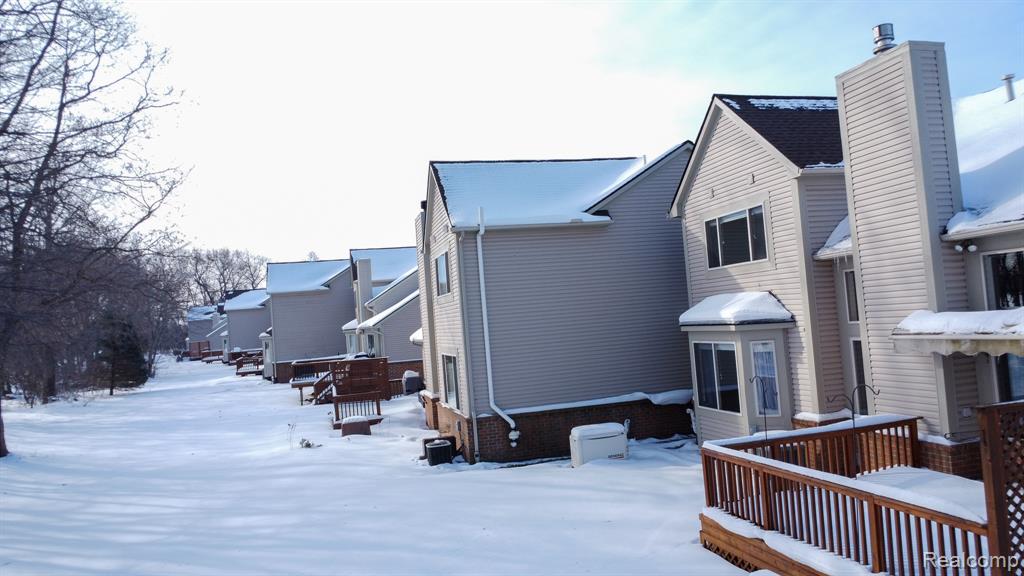 6056 Lochmore Drive, 49, Commerce Twp, MI 48382 — Photo 33