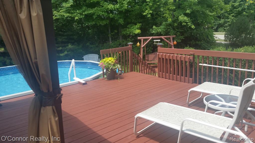 910 Hunter Court, Marysville, MI 48040 — Photo 43