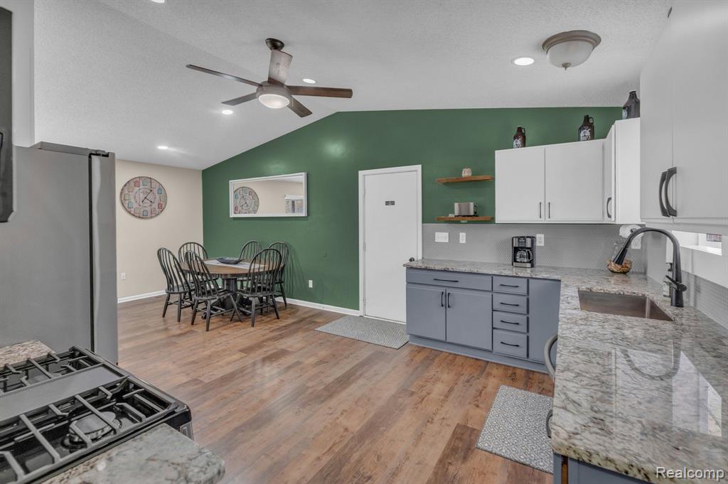 335 DELAWARE Road, Whitmore Lake, MI 48189 — Photo 12