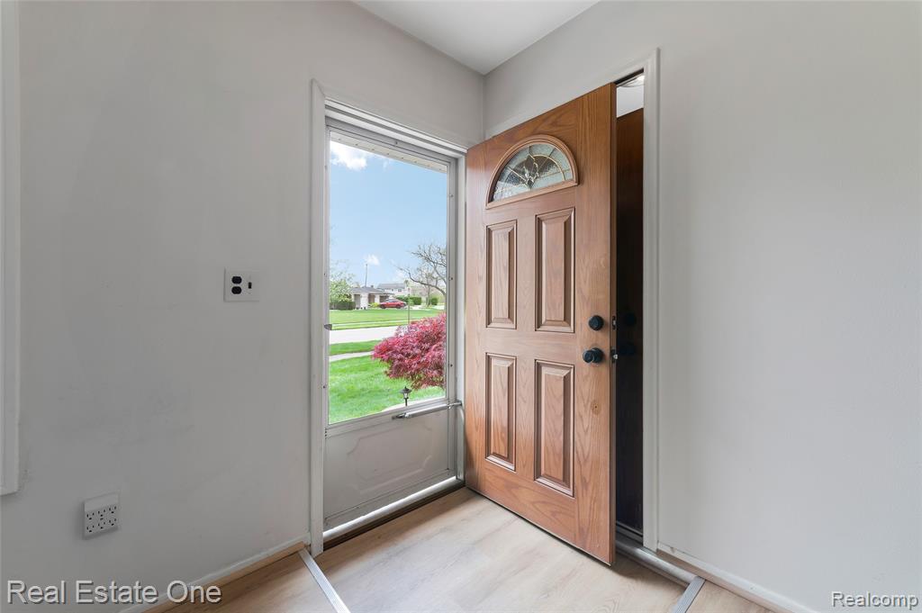 1668 Castleton Drive, Troy, MI 48083 — Photo 13