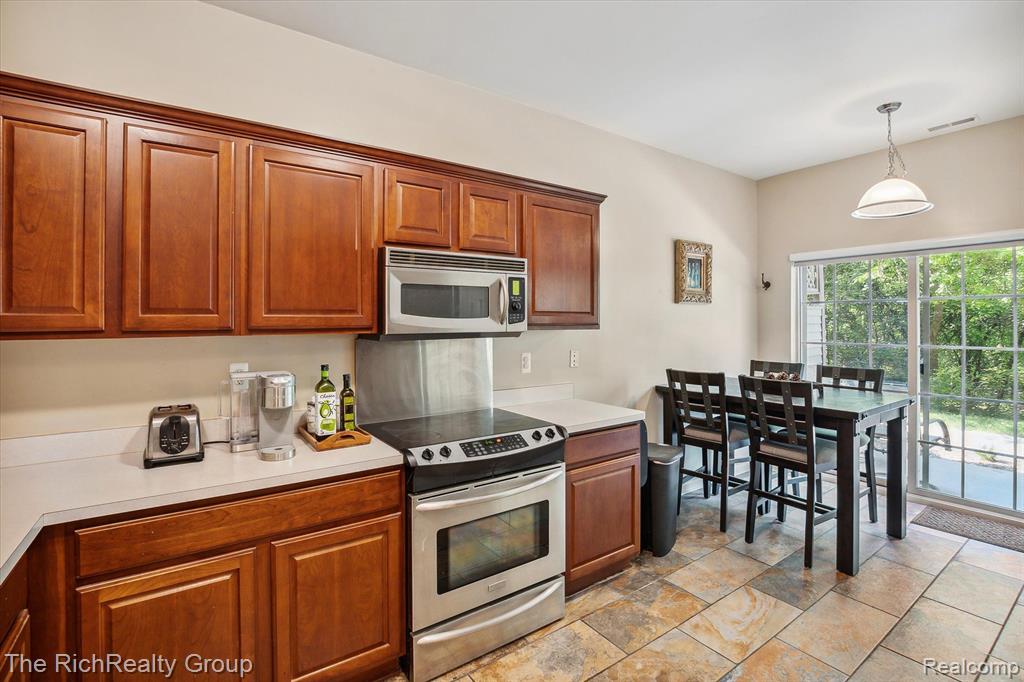 39640 ROCKCREST Lane, Northville, MI 48168 — Photo 11