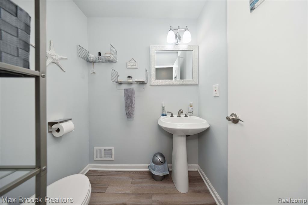 6247 Carpathian Court, West Bloomfield, MI 48324 — Photo 35