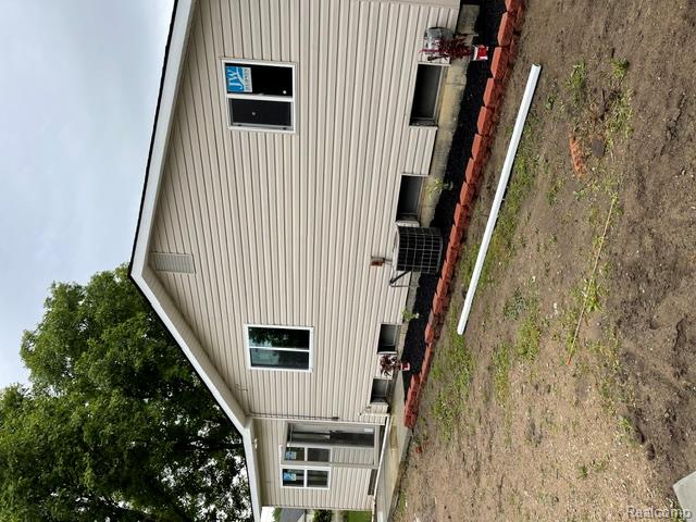 29301 Rockcastle Street, Farmington, MI 48336