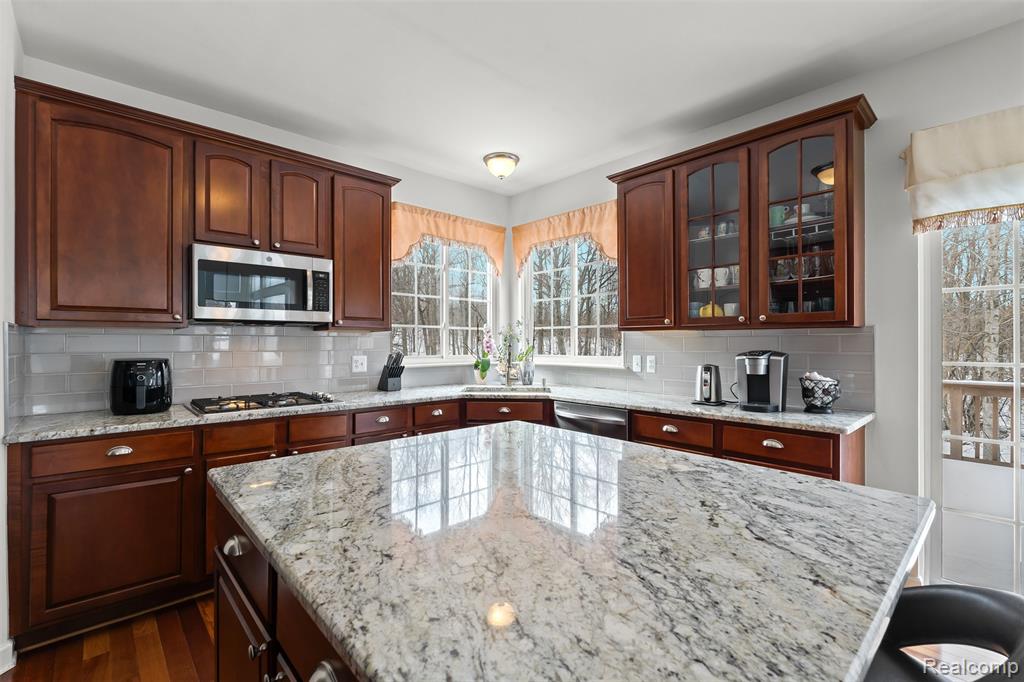 49681 S Glacier, Northville, MI 48168 — Photo 19