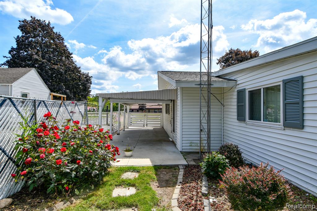 6443 Richfield Road, Flint, MI 48506 — Photo 4