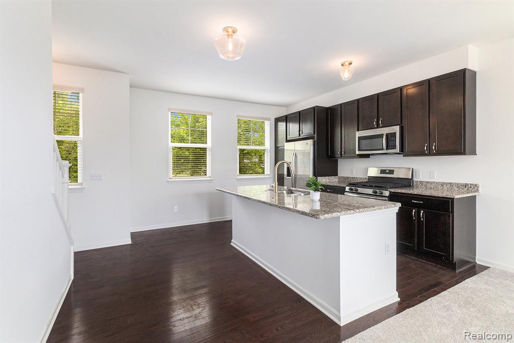 478 N Wixom Road, Wixom, MI — Photo 4