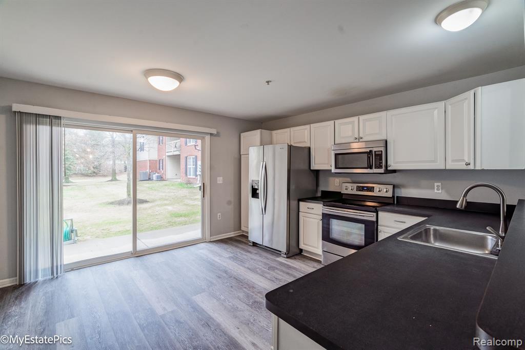28231 CARLTON WAY Drive, Novi, MI 48377 — Photo 8